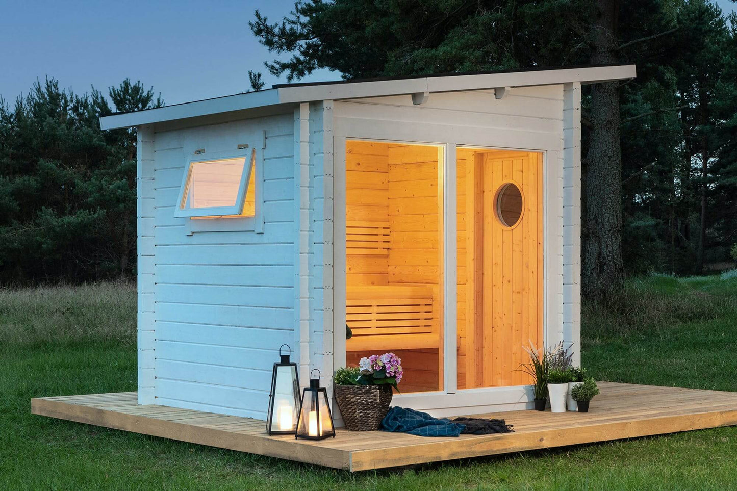 'Subtle, Serene, and Refreshing,' perfectly encapsulates the essence of the SAUNA EVOLUTION Cabin Sauna Eco Oasis 3. This delightful and fully-equipped sauna cabin measures 4 square meters, offering a cozy haven that's both charming and practical. Adorned