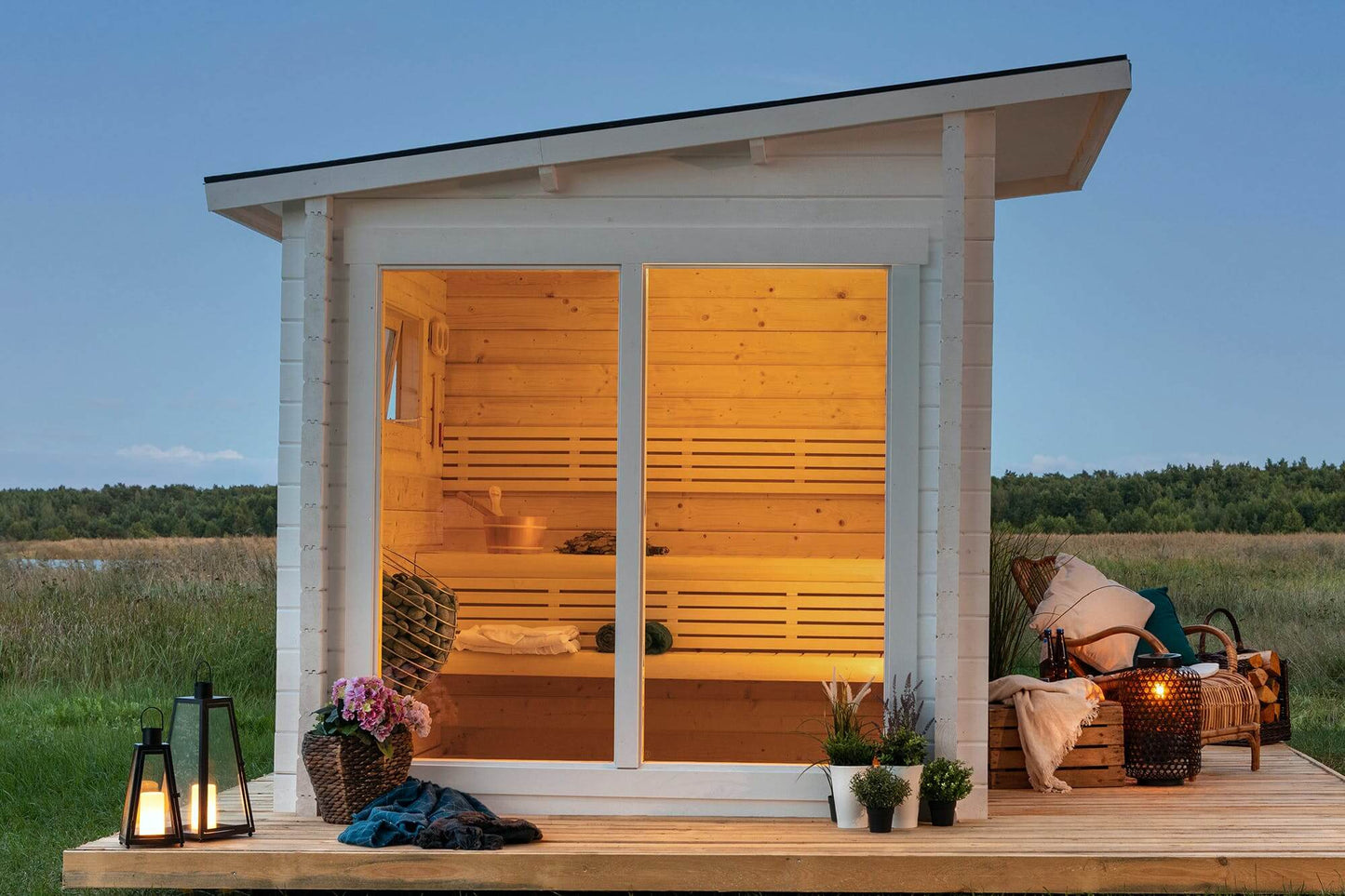 'Subtle, Serene, and Refreshing,' perfectly encapsulates the essence of the SAUNA EVOLUTION Cabin Sauna Eco Oasis 3. This delightful and fully-equipped sauna cabin measures 4 square meters, offering a cozy haven that's both charming and practical. Adorned
