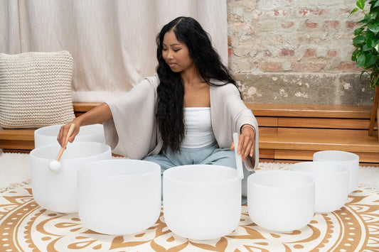 This professional 432 Hz Crystal Singing Bowl Chakra Set is perfectly tuned to the seven chakras in all seven notes. It is handcrafted with the utmost attention to sound and design to become the ideal instrument for creating your perfect sound bath. Safel