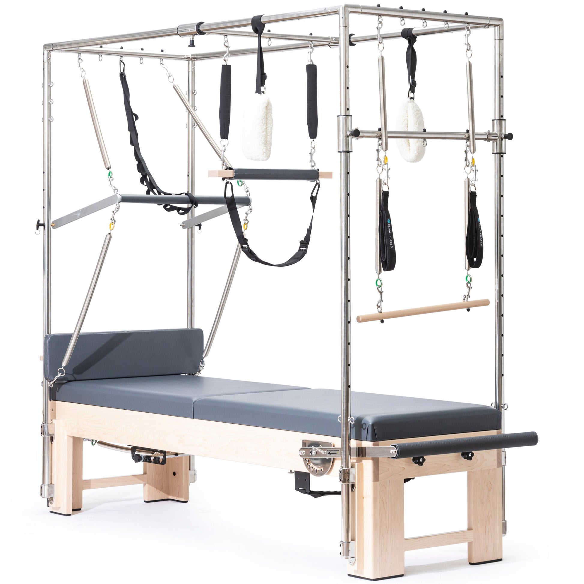 Features of the reformer: It is made of stainless steel, anodized aluminum and Canadian maple wood finished in a smooth and glossy satin varnish. The aluminum parts are anodized for strength and durability. In addition, anodizing helps reduce friction and