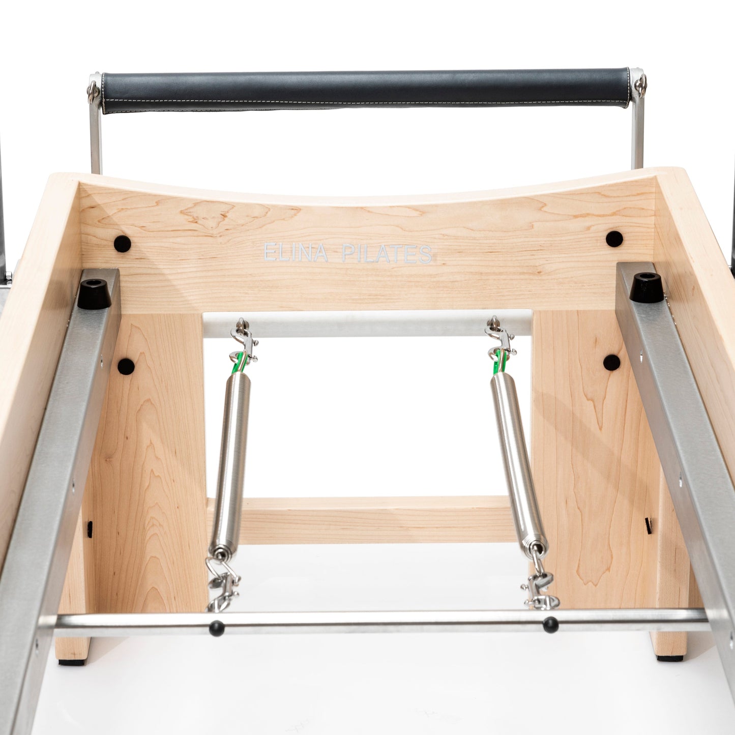 Features of the reformer: It is made of stainless steel, anodized aluminum and Canadian maple wood finished in a smooth and glossy satin varnish. The aluminum parts are anodized for strength and durability. In addition, anodizing helps reduce friction and
