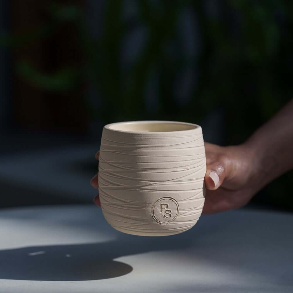 Indian SandalwoodImmerse yourself in the essence of leather and bay leaf, evoking the spirit of Indian Mysore. The floral notes of geranium, rose, and patchouli bring a touch of sophistication, while the rich dry-down of sandalwood, amyris, amber, cedarwo