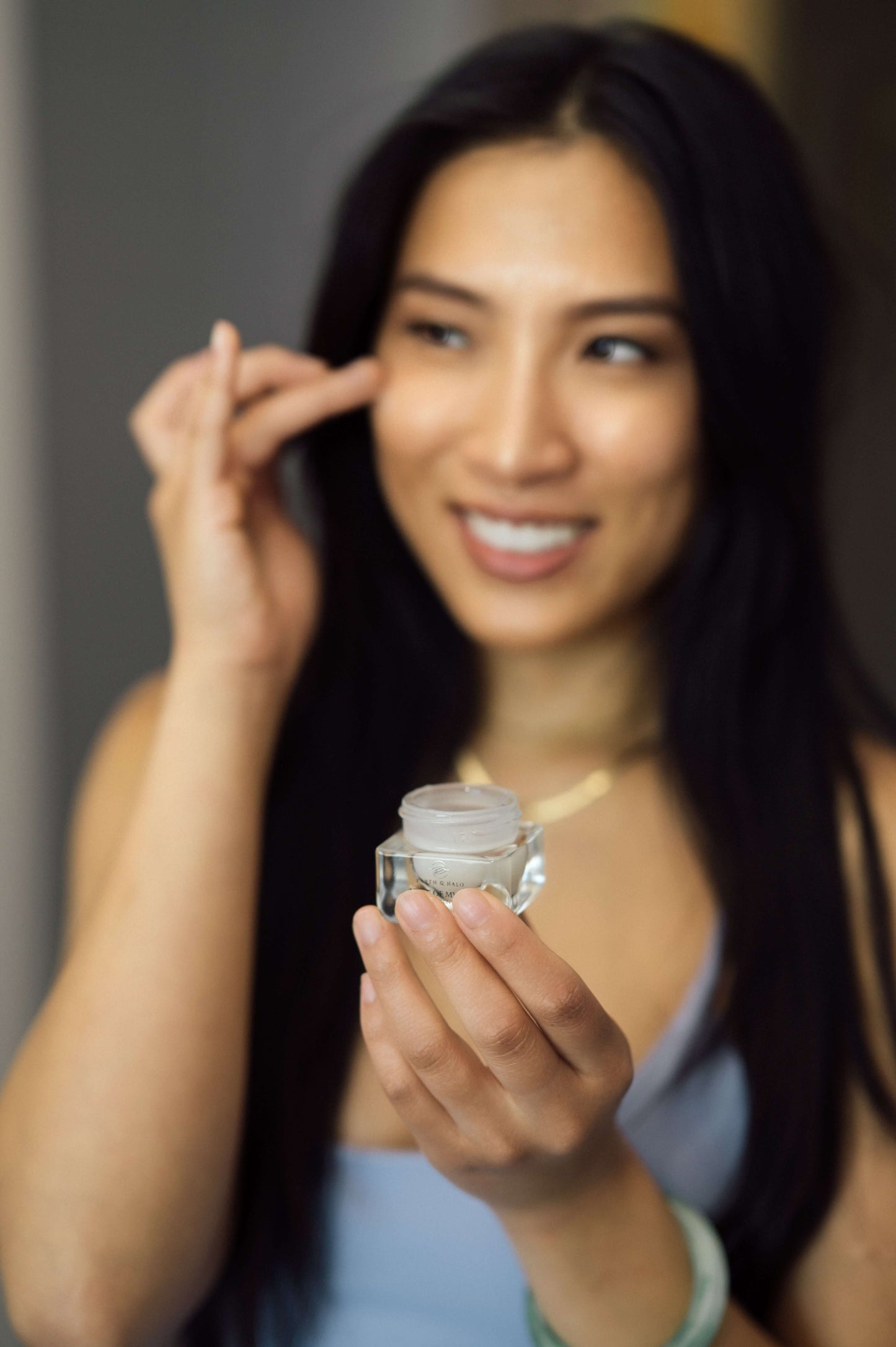 Apple Of My Eye: Your ultimate eye care solution. 24-Hour Hydration Shield: Provides continuous hydration to keep your skin moisturized. Graceful Aging: Effectively combats signs of aging. Wrinkle Buster: Reduces the appearance of wrinkles. Brightens Unde