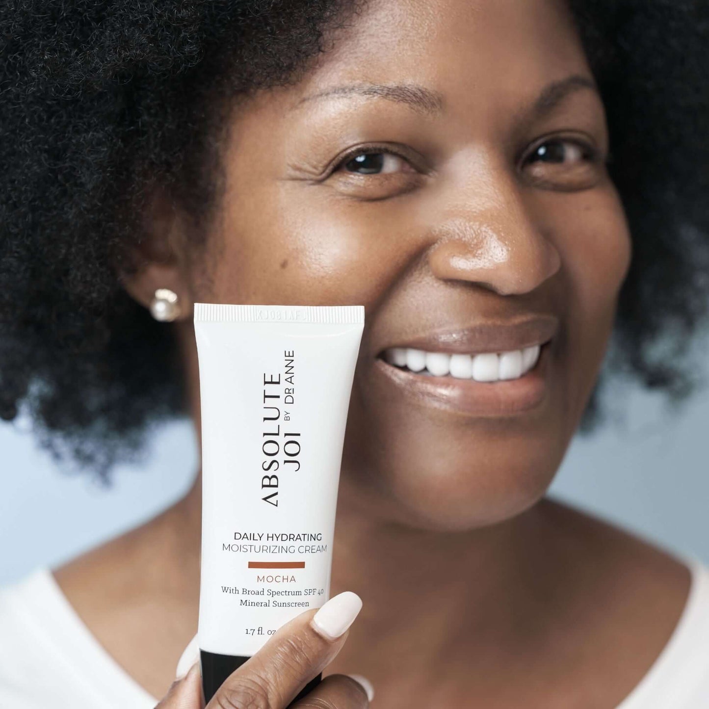 Tinted Mineral Protection and No White Cast Our Daily Hydrating Moisturizing Cream with SPF 40 is a lightweight, tinted formula that provides superior protection and nourishment for all skin types, including sensitive skin. Designed with a range of skin t