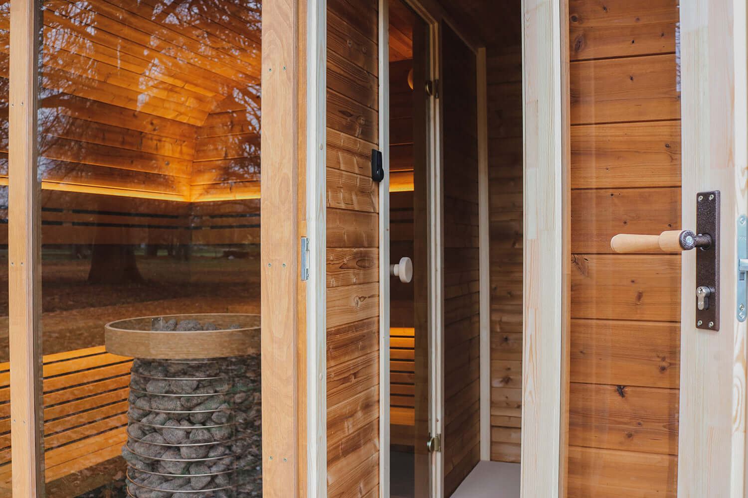 SAUNA EVOLUTION Elegant Serenity Sauna 5 🌟Discover the ultimate relaxation experience with our Elegant Serenity Sauna 5, designed for your comfort and serenity. Here's what makes it stand out:✨ Three-tiered Benches with Skirts: Enjoy the luxurious seatin