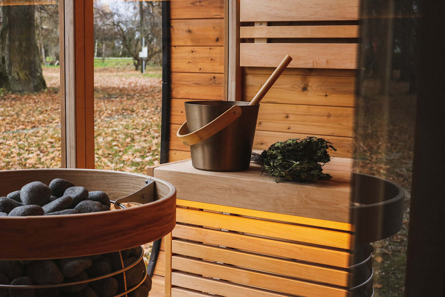 SAUNA EVOLUTION Elegant Serenity Sauna 5 🌟Discover the ultimate relaxation experience with our Elegant Serenity Sauna 5, designed for your comfort and serenity. Here's what makes it stand out:✨ Three-tiered Benches with Skirts: Enjoy the luxurious seatin