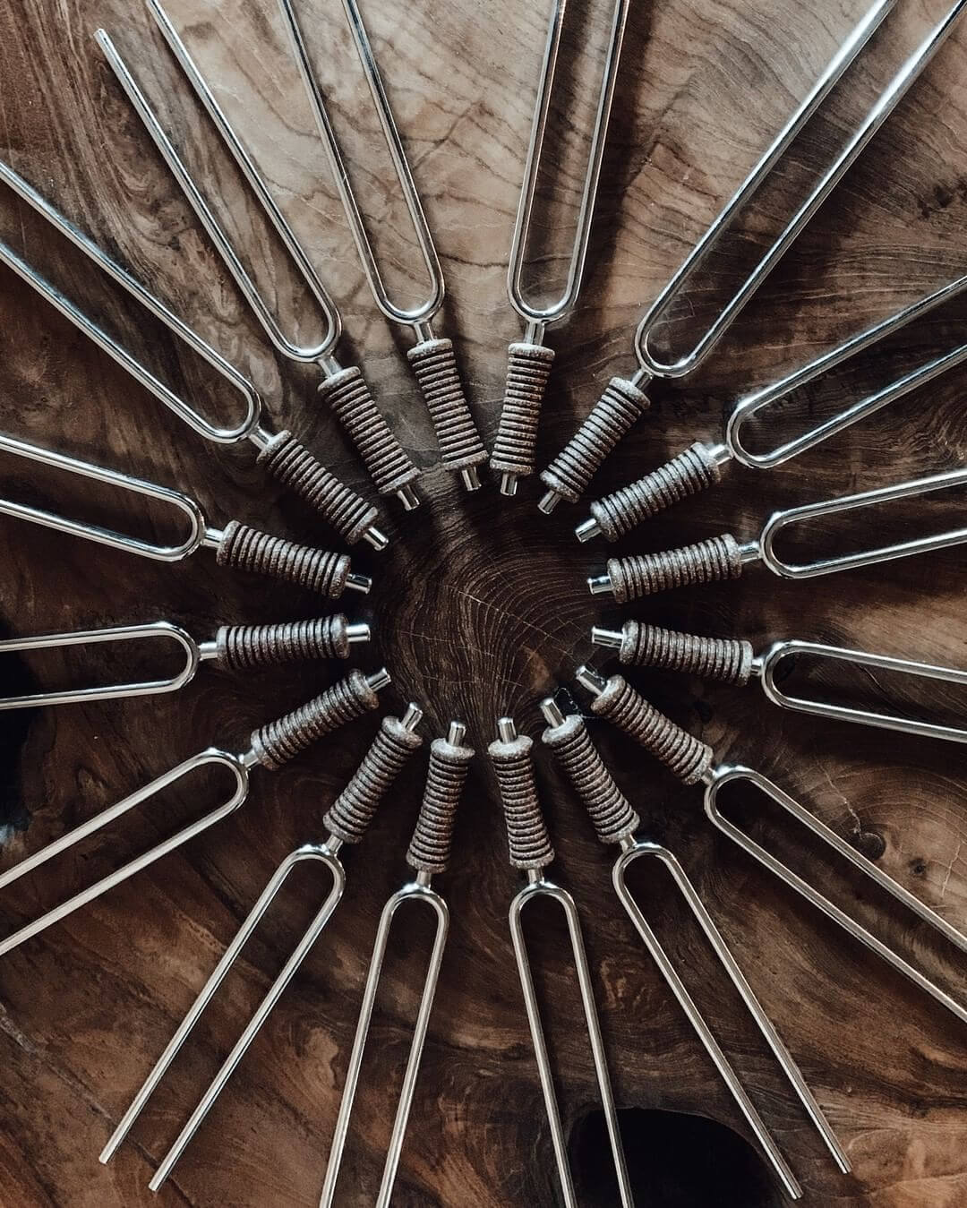 Embark on your journey into sound healing, acupressure, and vibrational therapy with this comprehensive 16-tuning fork set, offering all sixteen planetary tunings! Each tuning fork in this set is a Planetary Tuned Tuning Fork, manufactured in Germany acco