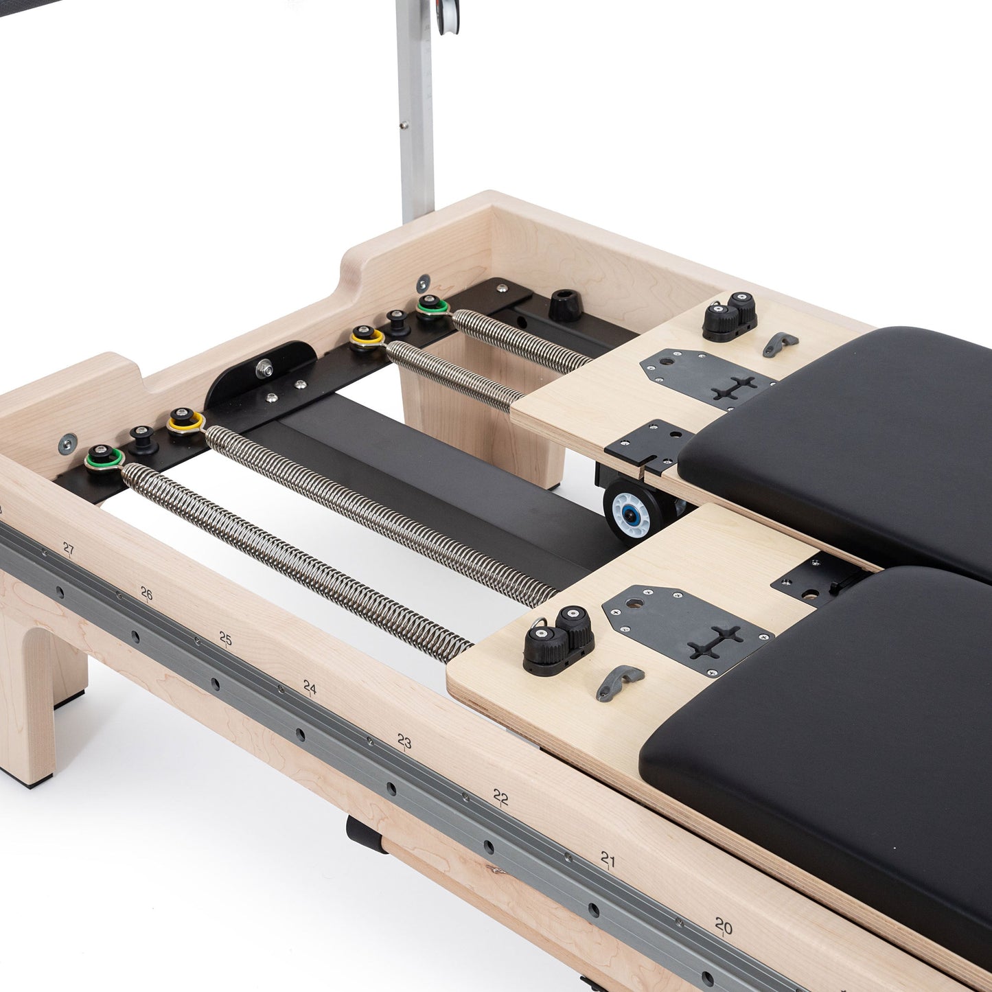 The Twin Reformer from Elina Pilates offers a multitude of benefits, highlighting its exceptional versatility that makes it the perfect choice to stimulate your creativity and keep your Pilates workout always fresh. With its double carriage design and res