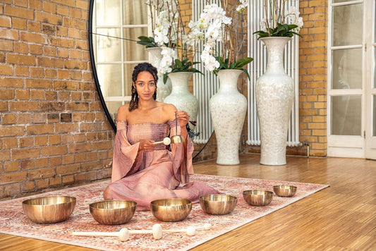 Align all 7 chakras with these amazing handcrafted singing bowls. Includes everything you need for your practice! The complete Chakra Set includes a selection of seven individual singing bowls, each made from a special bronze alloy and designed to align w