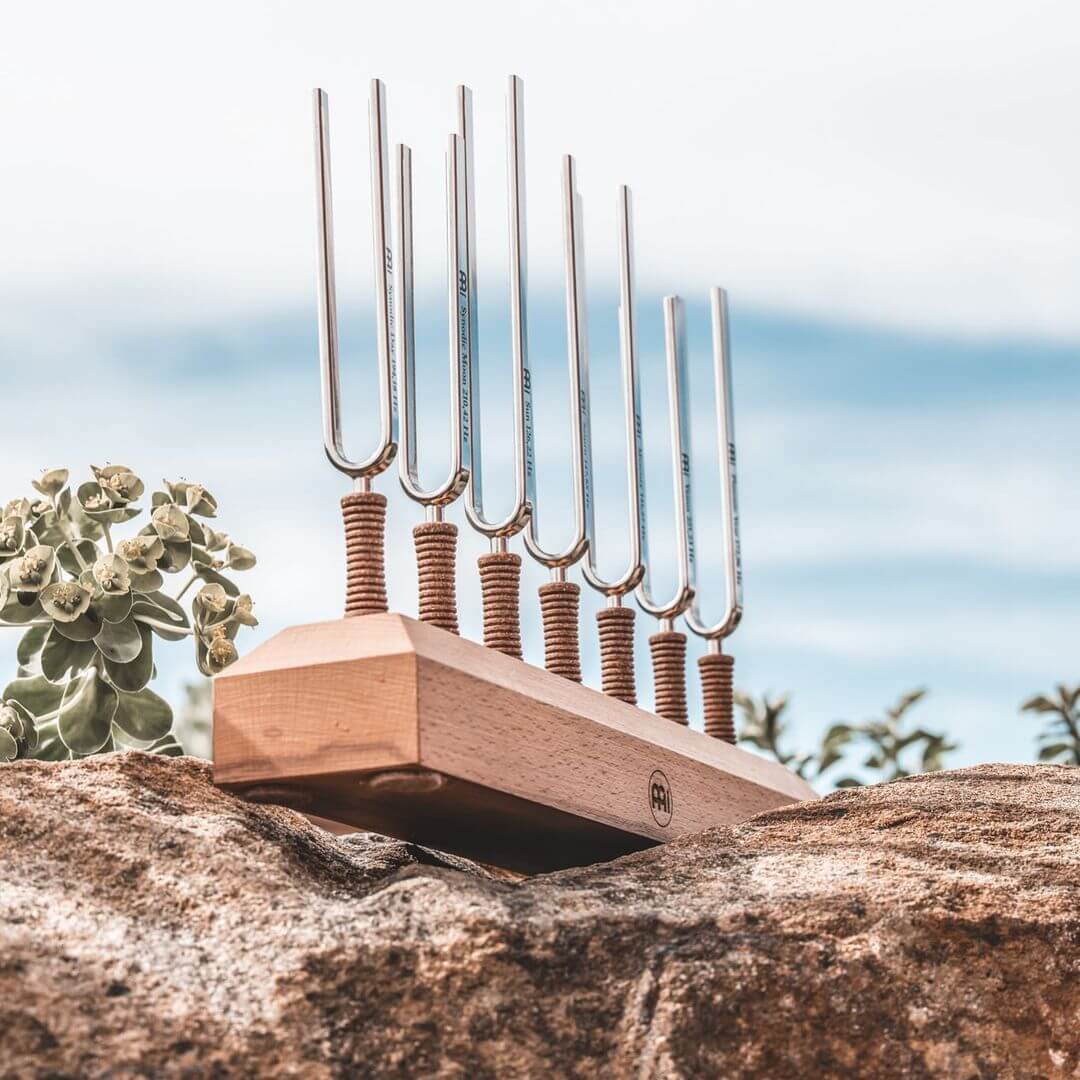 Tune in all seven chakras with this special 7-tuning fork set - it helps you to balance and increase positive energy! A professional set for meditation, yoga, therapeutics, sound healing and spiritual practices. Made from strong steel (not soft aluminum)!