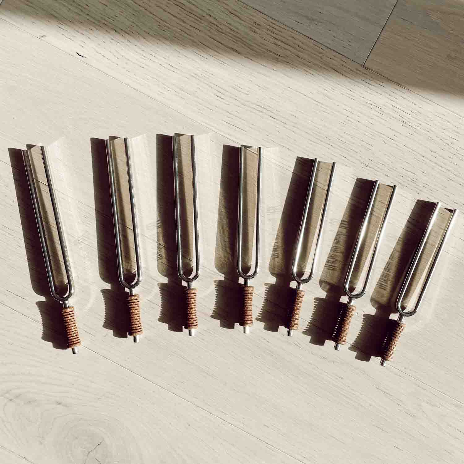 Tune in all seven chakras with this special 7-tuning fork set - it helps you to balance and increase positive energy! A professional set for meditation, yoga, therapeutics, sound healing and spiritual practices. Made from strong steel (not soft aluminum)!