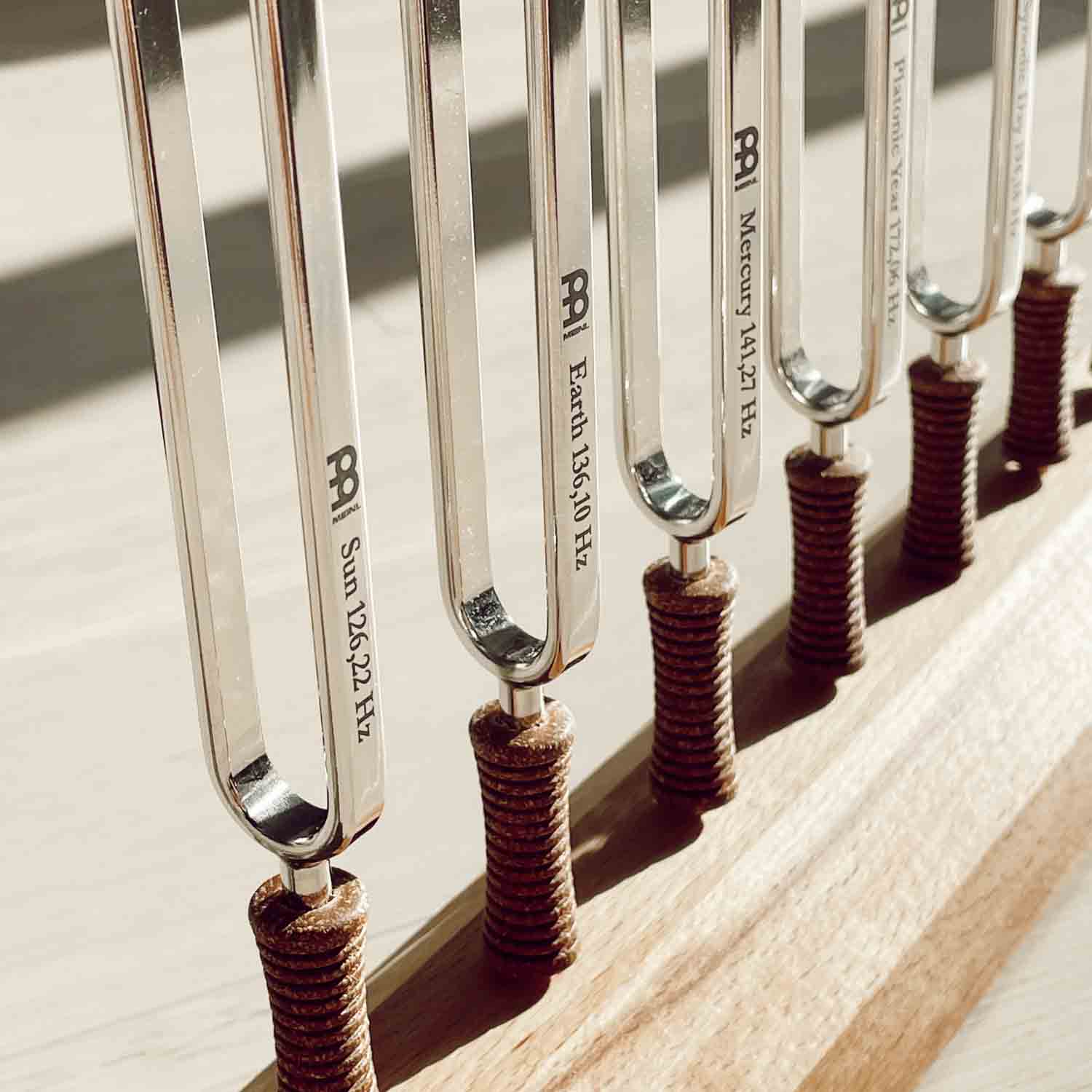 Tune in all seven chakras with this special 7-tuning fork set - it helps you to balance and increase positive energy! A professional set for meditation, yoga, therapeutics, sound healing and spiritual practices. Made from strong steel (not soft aluminum)!