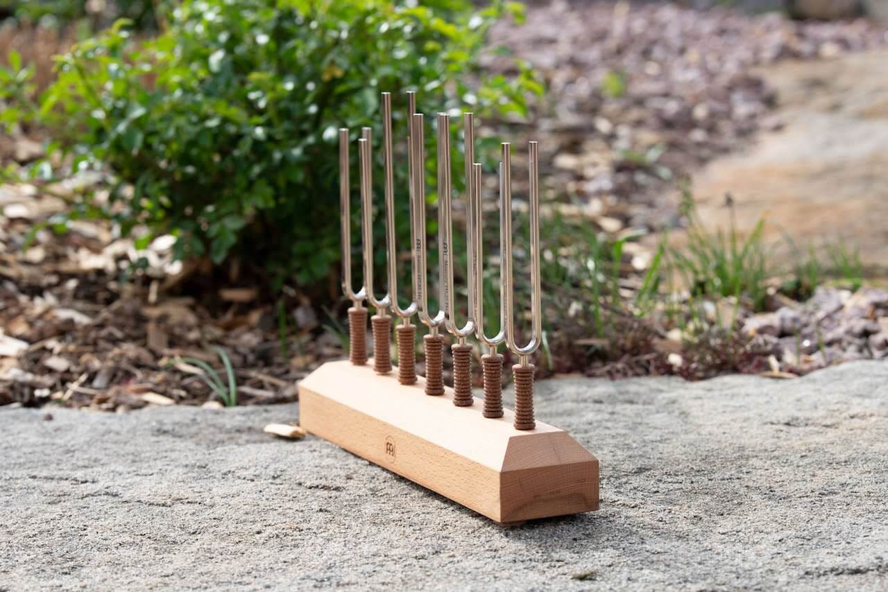 Tune in all seven chakras with this special 7-tuning fork set - it helps you to balance and increase positive energy! A professional set for meditation, yoga, therapeutics, sound healing and spiritual practices. Made from strong steel (not soft aluminum)!