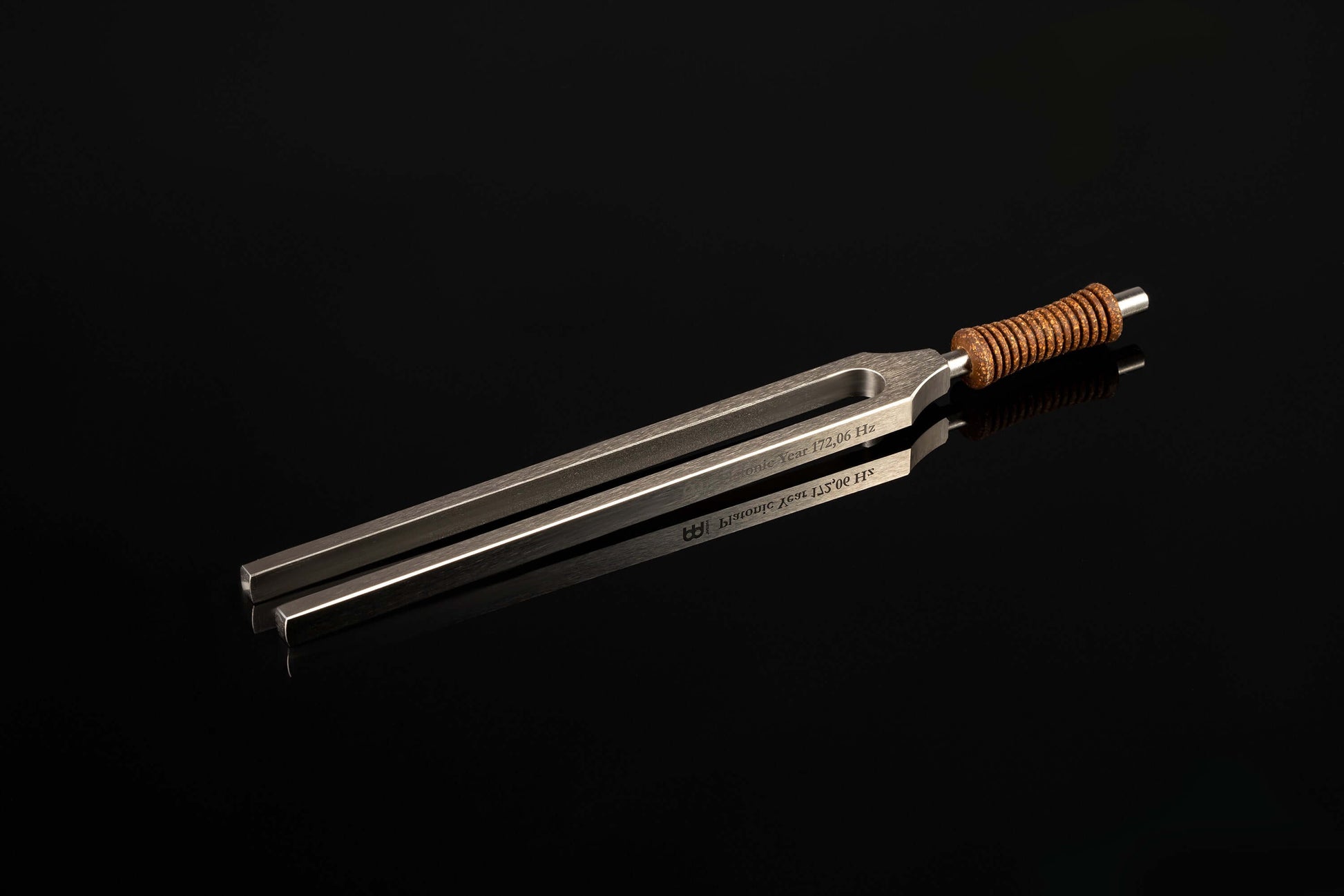 This set includes 16 well-chosen Premium Weighted Therapy Tuning Forks. The first choice of professionals in the fields of sound healing, manual therapy, and acupuncture. These Premium Weighted Therapy Tuning Forks are handmade in Germany from German stee