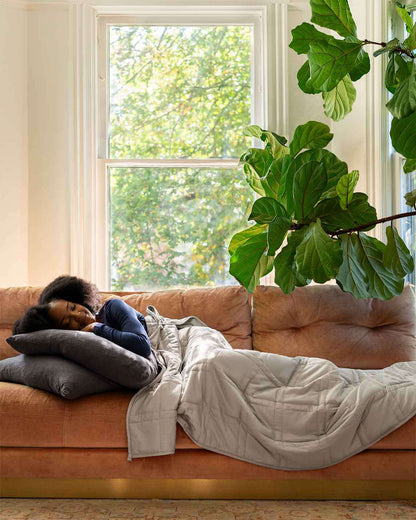 Good nights and better days from here on out, with our best-selling weighted blanket. Science-backed, sustainably-made, in super-soft washable cotton—for a blanket that feels like a hug, right when you need one.