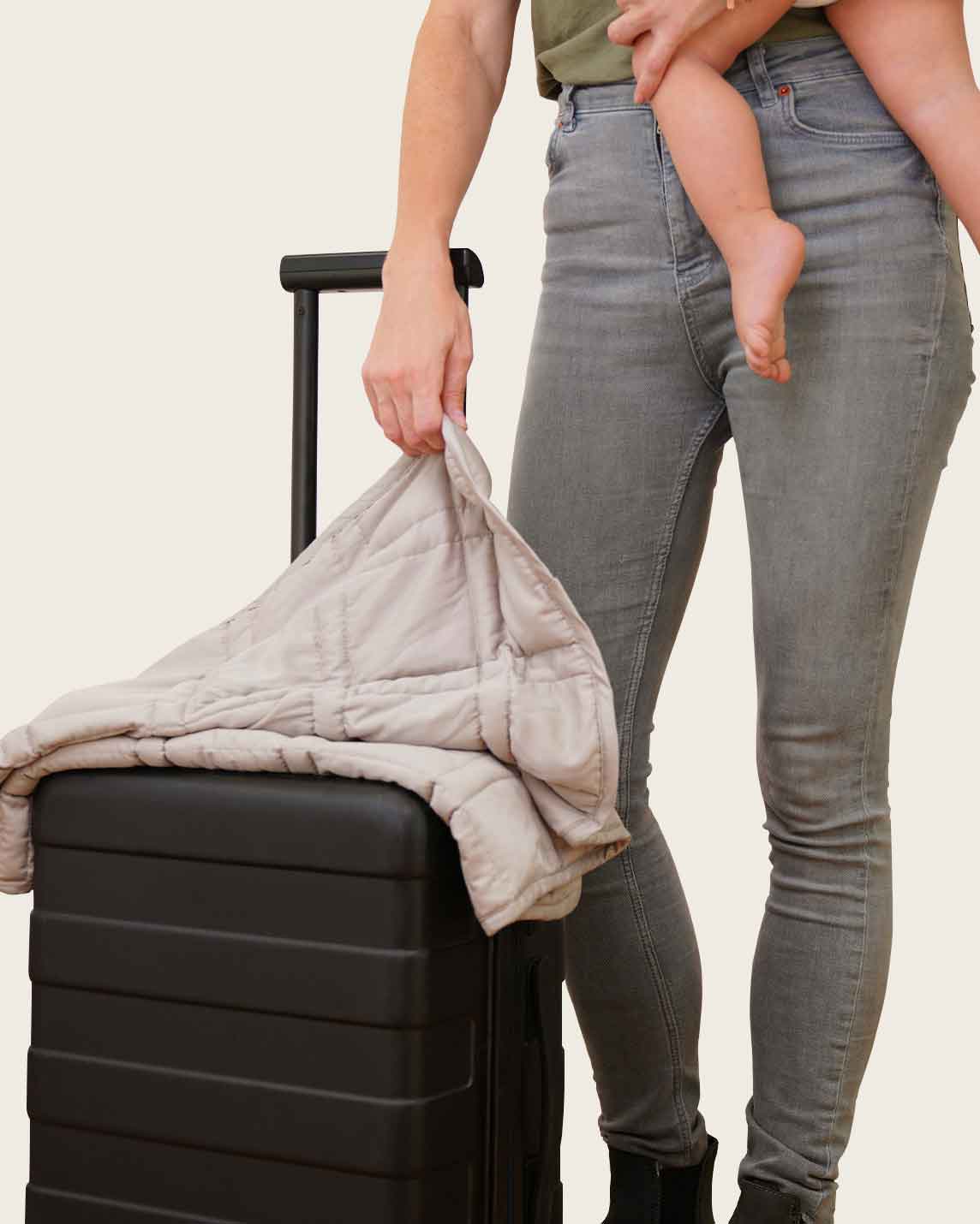 The gentle benefits of a weighted blanket in a compact size! Place it on your lap for better focus while working, on-the-go comfort traveling, or across your body after yoga for a next level savasana. Optional cover has a simple sham closure and connectiv