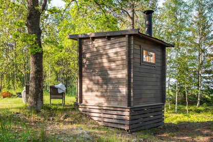 'Subtle, Serene, and Refreshing,' perfectly encapsulates the essence of the SAUNA EVOLUTION Cabin Sauna Eco Oasis 3. This delightful and fully-equipped sauna cabin measures 4 square meters, offering a cozy haven that's both charming and practical. Adorned