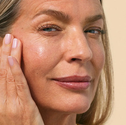 A long-lasting, age-defying serum to optimize your Skincare Wand’s performance. A must for any Red Light Therapy lover. Clean & fragrance-free Vegan & cruelty-free Dermatologist-tested