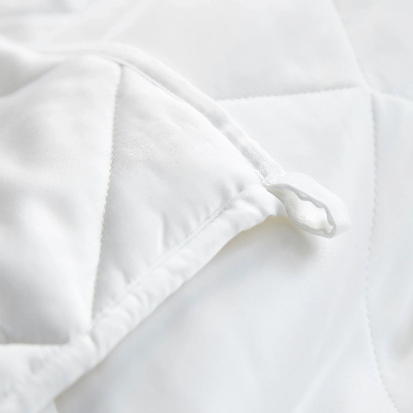 Experience the cloud-like luxury Our 100% bamboo viscose duvet comforter—crafted for ultimate comfort and all-season breathability. Naturally cooling and moisture-wicking, it keeps you dry and cozy, night after night. Sleep better, knowing you’ve chosen a