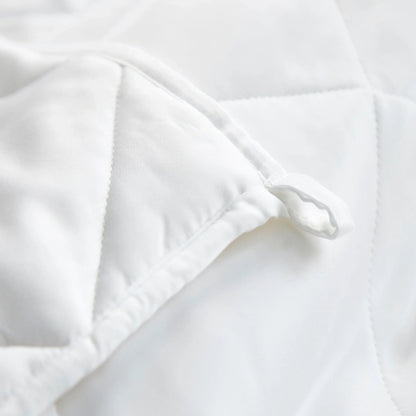 Experience the cloud-like luxury Our 100% bamboo viscose duvet comforter—crafted for ultimate comfort and all-season breathability. Naturally cooling and moisture-wicking, it keeps you dry and cozy, night after night. Sleep better, knowing you’ve chosen a