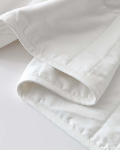 Good nights and better days from here on out, with our best-selling weighted blanket. Science-backed, sustainably-made, in super-soft washable cotton—for a blanket that feels like a hug, right when you need one.