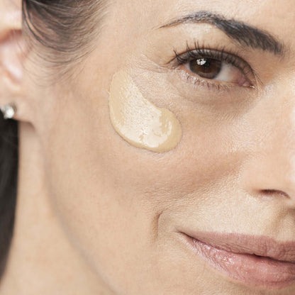 Tinted Mineral Protection and No White Cast Our Daily Hydrating Moisturizing Cream with SPF 40 is a lightweight, tinted formula that provides superior protection and nourishment for all skin types, including sensitive skin. Designed with a range of skin t
