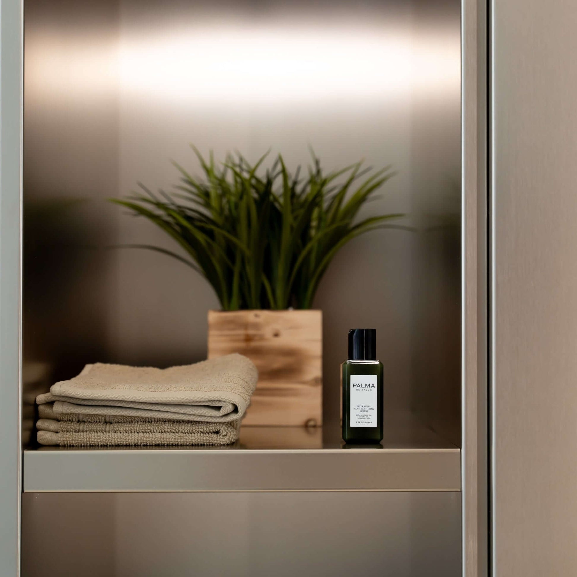 Experience the ultimate care for your hands with our hydrating travel-size hand sanitizing serum. An all in one solution that which acts as both an everyday hand sanitizer and hand lotion. Doctor formulated to hydrate, support skin firmness, and nourish a