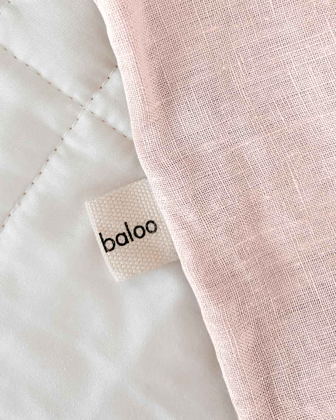 Protect your weighted blanket, throw, or comforter with an easy-to-wash, cool, and breathable linen cover. Perfectly sized to fit our weighted blankets and comforters, our European linen is stonewashed for softness and of the highest quality. Queen and Ki