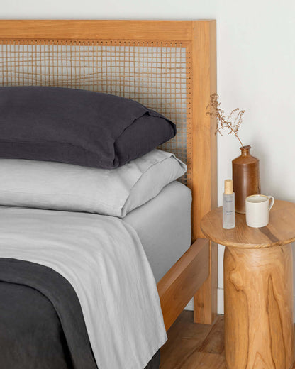 Protect your weighted blanket, throw, or comforter with an easy-to-wash, cool, and breathable linen cover. Perfectly sized to fit our weighted blankets and comforters, our European linen is stonewashed for softness and of the highest quality. Queen and Ki