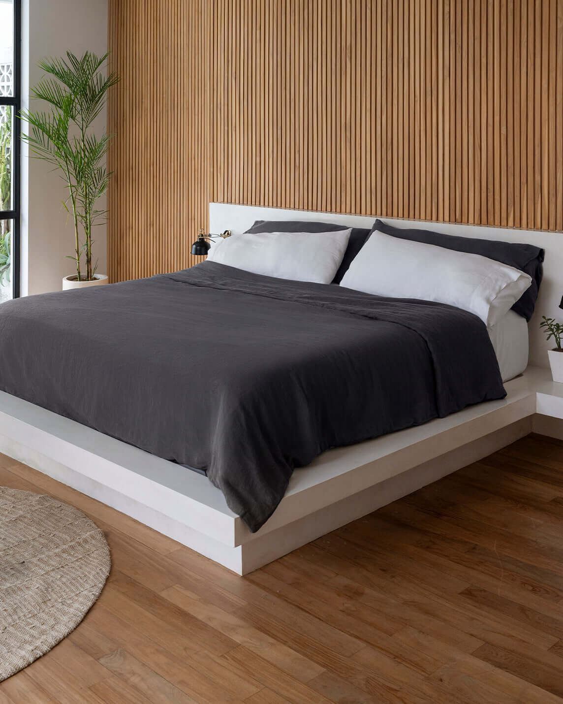 Protect your weighted blanket, throw, or comforter with an easy-to-wash, cool, and breathable linen cover. Perfectly sized to fit our weighted blankets and comforters, our European linen is stonewashed for softness and of the highest quality. Queen and Ki