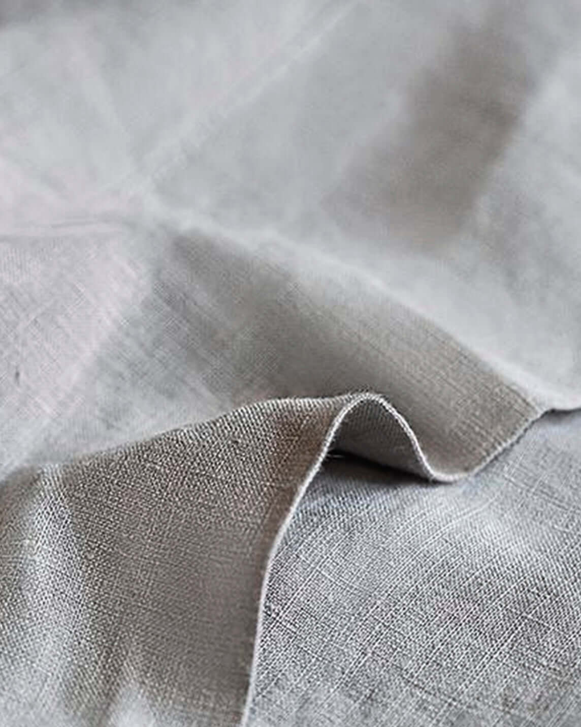 Protect your weighted blanket, throw, or comforter with an easy-to-wash, cool, and breathable linen cover. Perfectly sized to fit our weighted blankets and comforters, our European linen is stonewashed for softness and of the highest quality. Queen and Ki