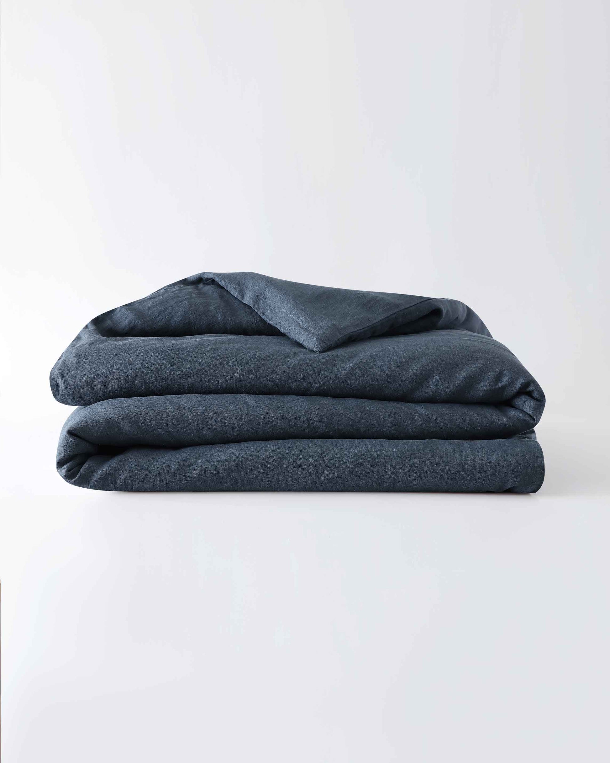Protect your weighted blanket, throw, or comforter with an easy-to-wash, cool, and breathable linen cover. Perfectly sized to fit our weighted blankets and comforters, our European linen is stonewashed for softness and of the highest quality. Queen and Ki