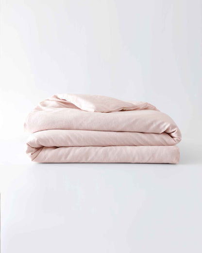 Protect your weighted blanket, throw, or comforter with an easy-to-wash, cool, and breathable linen cover. Perfectly sized to fit our weighted blankets and comforters, our European linen is stonewashed for softness and of the highest quality. Queen and Ki