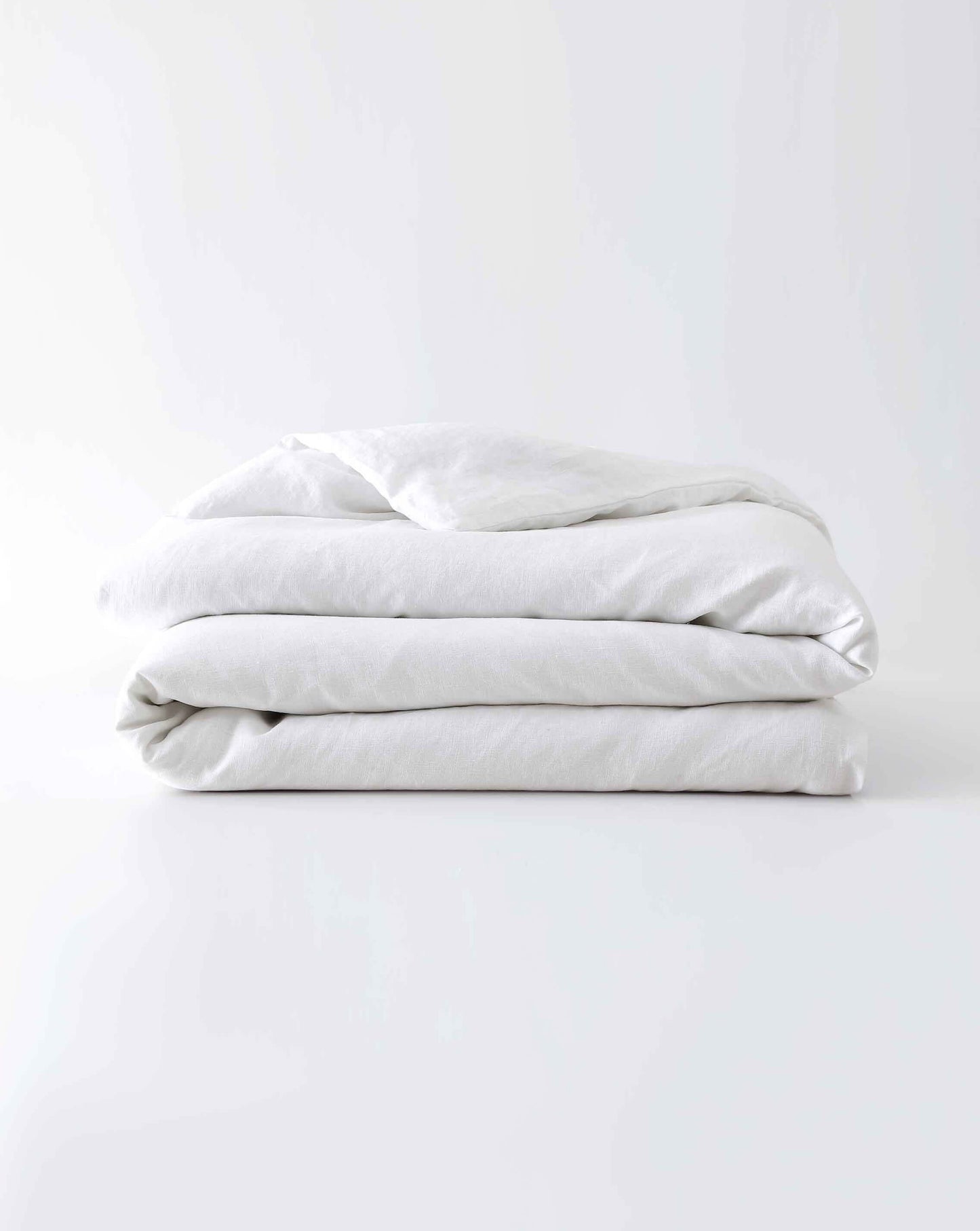 Protect your weighted blanket, throw, or comforter with an easy-to-wash, cool, and breathable linen cover. Perfectly sized to fit our weighted blankets and comforters, our European linen is stonewashed for softness and of the highest quality. Queen and Ki