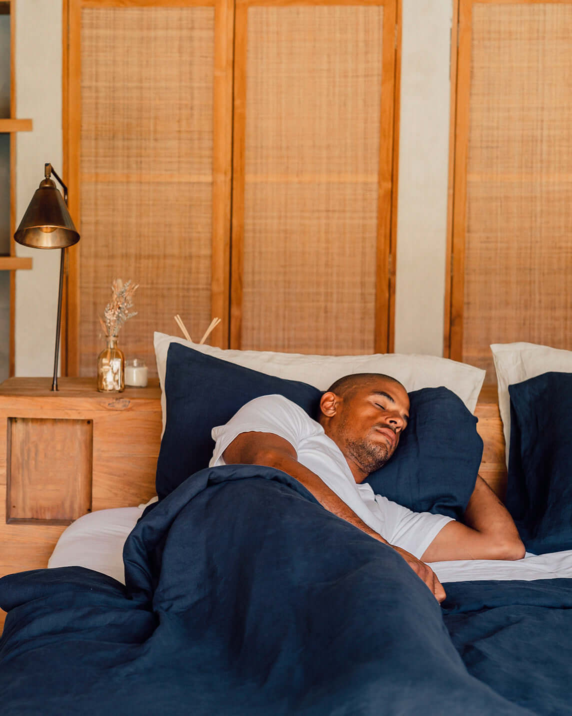 Protect your weighted blanket, throw, or comforter with an easy-to-wash, cool, and breathable linen cover. Perfectly sized to fit our weighted blankets and comforters, our European linen is stonewashed for softness and of the highest quality. Queen and Ki