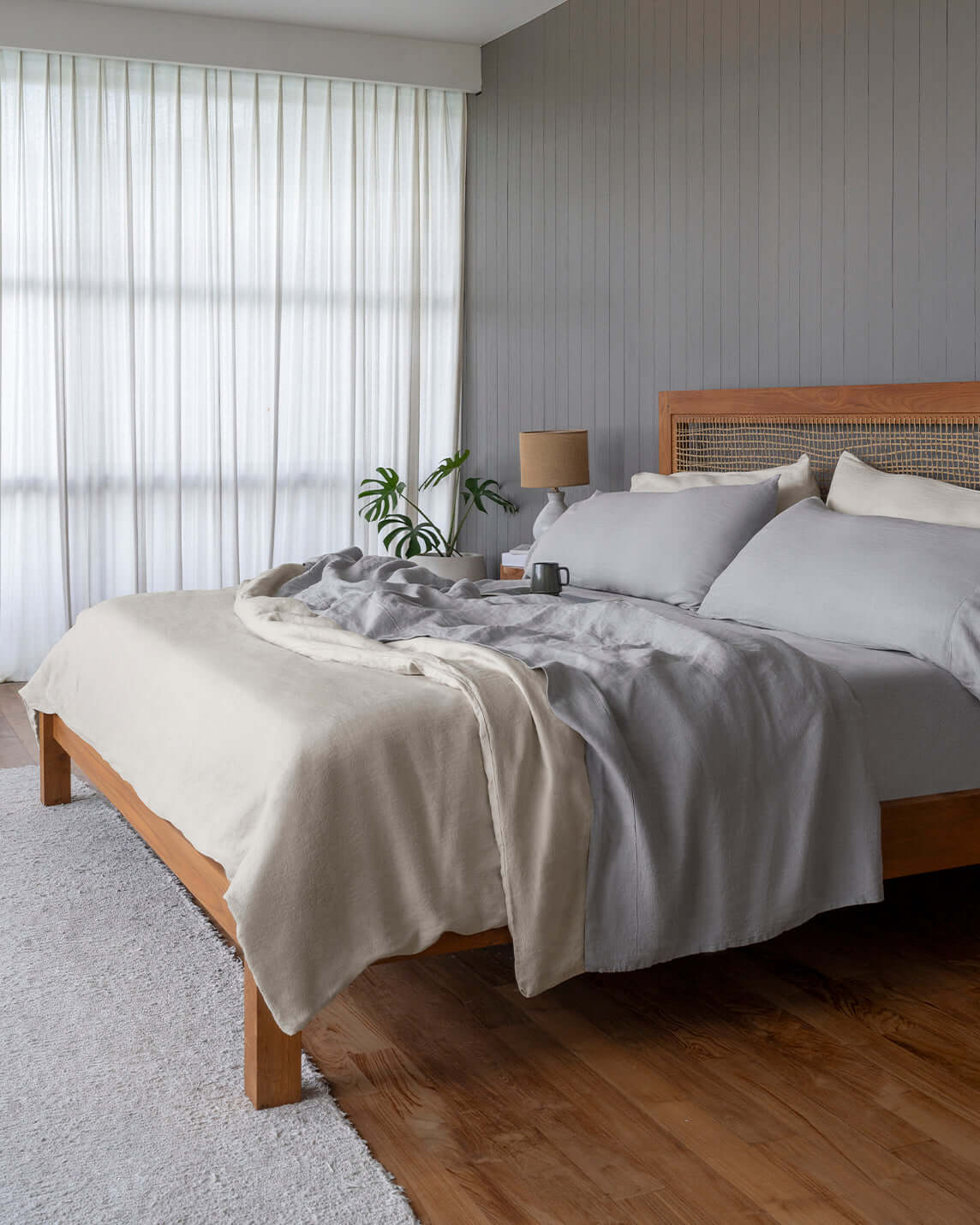 Protect your weighted blanket, throw, or comforter with an easy-to-wash, cool, and breathable linen cover. Perfectly sized to fit our weighted blankets and comforters, our European linen is stonewashed for softness and of the highest quality. Queen and Ki