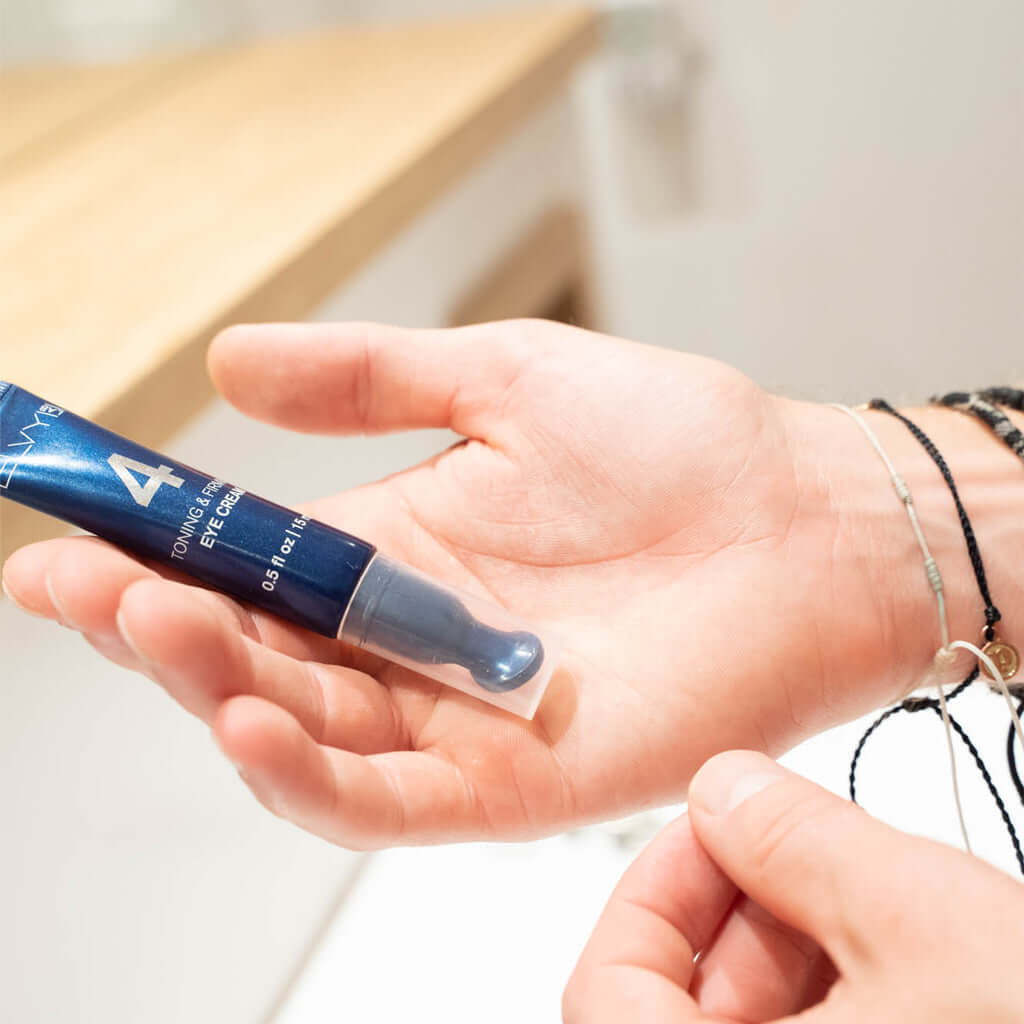 Late nights, early mornings, and binge-watching sessions take a toll. Our eye cream ensures you always look like you've had a full 8 hours, even when you're running on 3. Skip the baggage. What it’s going to tackle: Dark circles Puffiness and bags Dryness