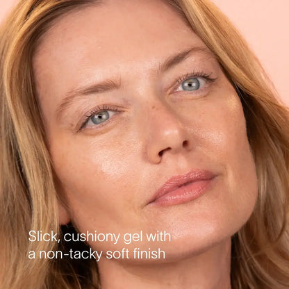 Boost your Wand. Supercharge your radiance.Powered by our exclusive LightBoost™ Complex, this silky, lightweight formula boosts the effects of light therapy while delivering deep, lasting hydration.Made for the 4-in-1 Skincare Wand, it cushions each sessi