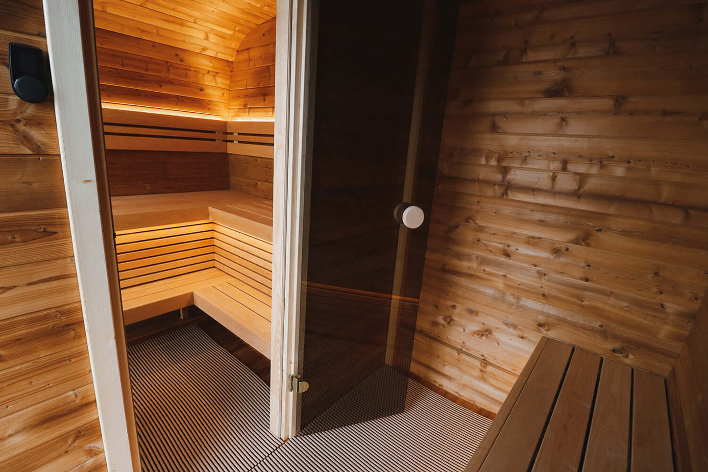 SAUNA EVOLUTION Elegant Serenity Sauna 5 🌟Discover the ultimate relaxation experience with our Elegant Serenity Sauna 5, designed for your comfort and serenity. Here's what makes it stand out:✨ Three-tiered Benches with Skirts: Enjoy the luxurious seatin