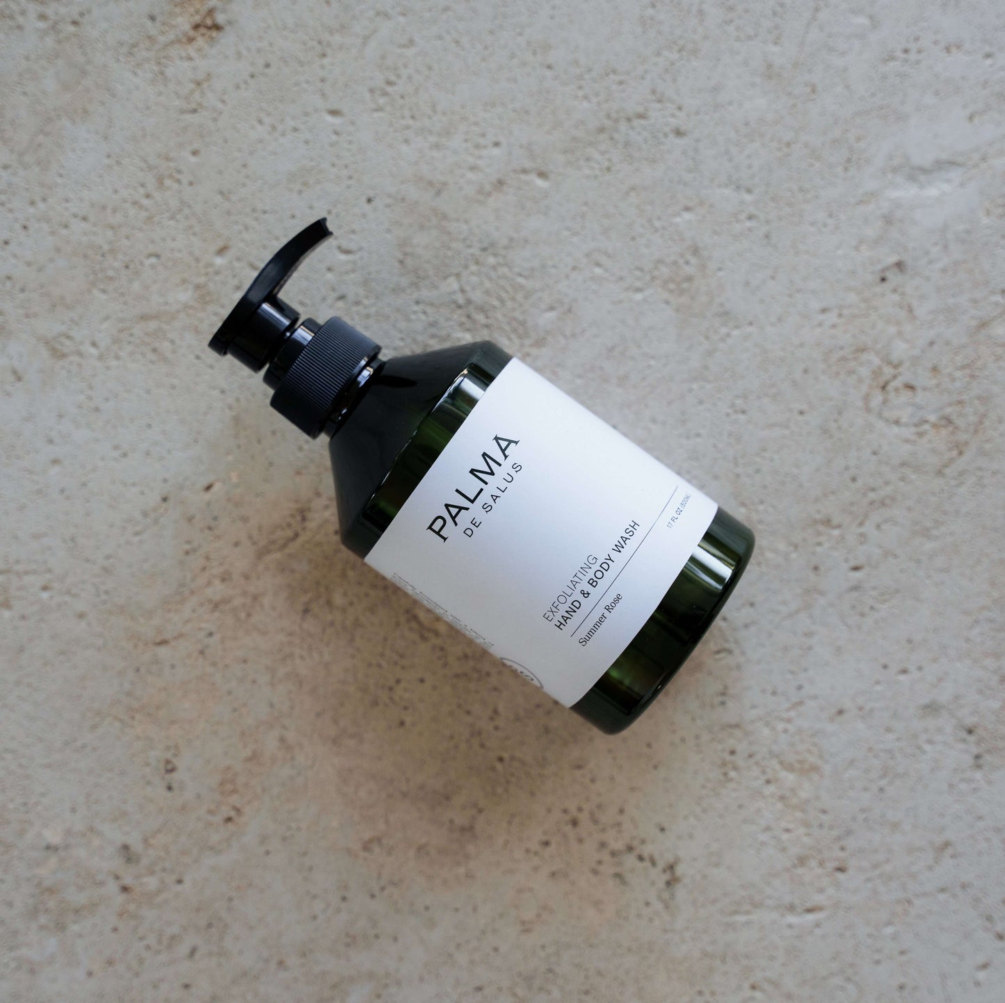 Cleanly formulated with a blend of active ingredients to help hydrate and support the skin barrier, while gently exfoliating with upcycled olive seed powder. Perfect for daily rejuvenation, leaving your skin feeling refreshed, soft, and revitalized. Suita