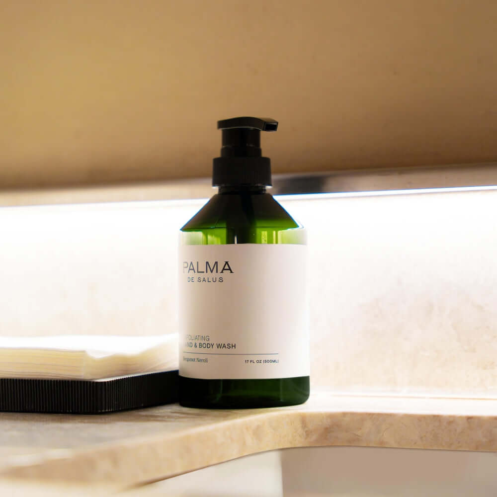 Cleanly formulated with a blend of active ingredients to help hydrate and support the skin barrier, while gently exfoliating with upcycled olive seed powder. Perfect for daily rejuvenation, leaving your skin feeling refreshed, soft, and revitalized. Suita