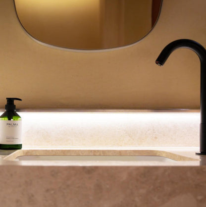 Cleanly formulated with a blend of active ingredients to help hydrate and support the skin barrier, while gently exfoliating with upcycled olive seed powder. Perfect for daily rejuvenation, leaving your skin feeling refreshed, soft, and revitalized. Suita