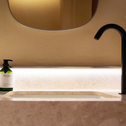 Cleanly formulated with a blend of active ingredients to help hydrate and support the skin barrier, while gently exfoliating with upcycled olive seed powder. Perfect for daily rejuvenation, leaving your skin feeling refreshed, soft, and revitalized. Suita