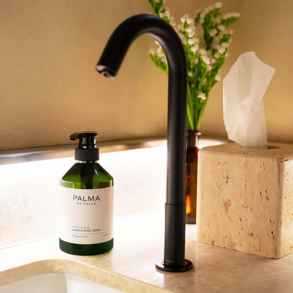 Cleanly formulated with a blend of active ingredients to help hydrate and support the skin barrier, while gently exfoliating with upcycled olive seed powder. Perfect for daily rejuvenation, leaving your skin feeling refreshed, soft, and revitalized. Suita