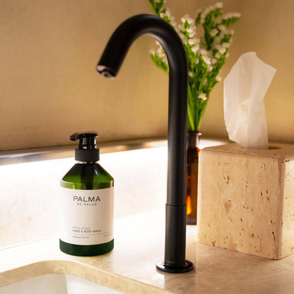 Cleanly formulated with a blend of active ingredients to help hydrate and support the skin barrier, while gently exfoliating with upcycled olive seed powder. Perfect for daily rejuvenation, leaving your skin feeling refreshed, soft, and revitalized. Suita