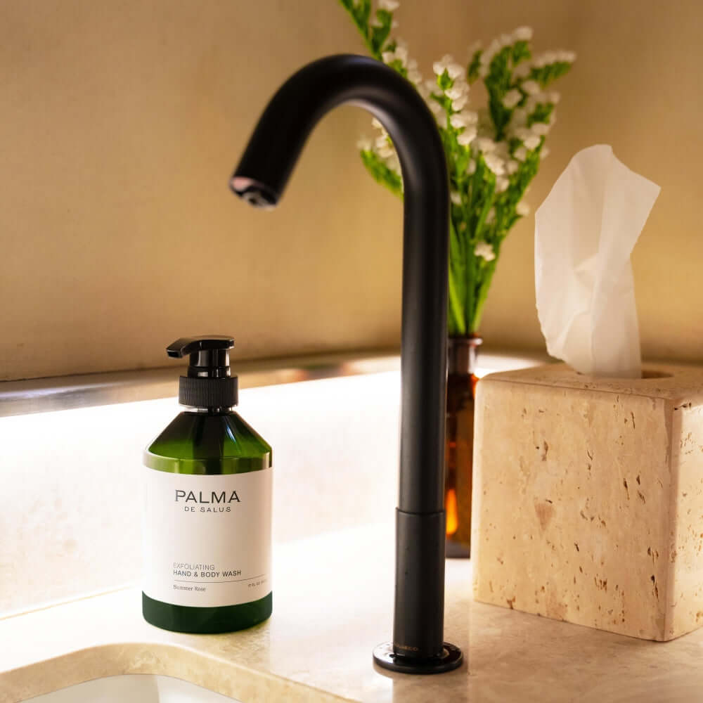 Cleanly formulated with a blend of active ingredients to help hydrate and support the skin barrier, while gently exfoliating with upcycled olive seed powder. Perfect for daily rejuvenation, leaving your skin feeling refreshed, soft, and revitalized. Suita