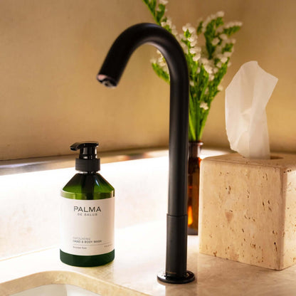 Cleanly formulated with a blend of active ingredients to help hydrate and support the skin barrier, while gently exfoliating with upcycled olive seed powder. Perfect for daily rejuvenation, leaving your skin feeling refreshed, soft, and revitalized. Suita