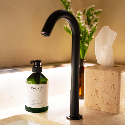 Cleanly formulated with a blend of active ingredients to help hydrate and support the skin barrier, while gently exfoliating with upcycled olive seed powder. Perfect for daily rejuvenation, leaving your skin feeling refreshed, soft, and revitalized. Suita