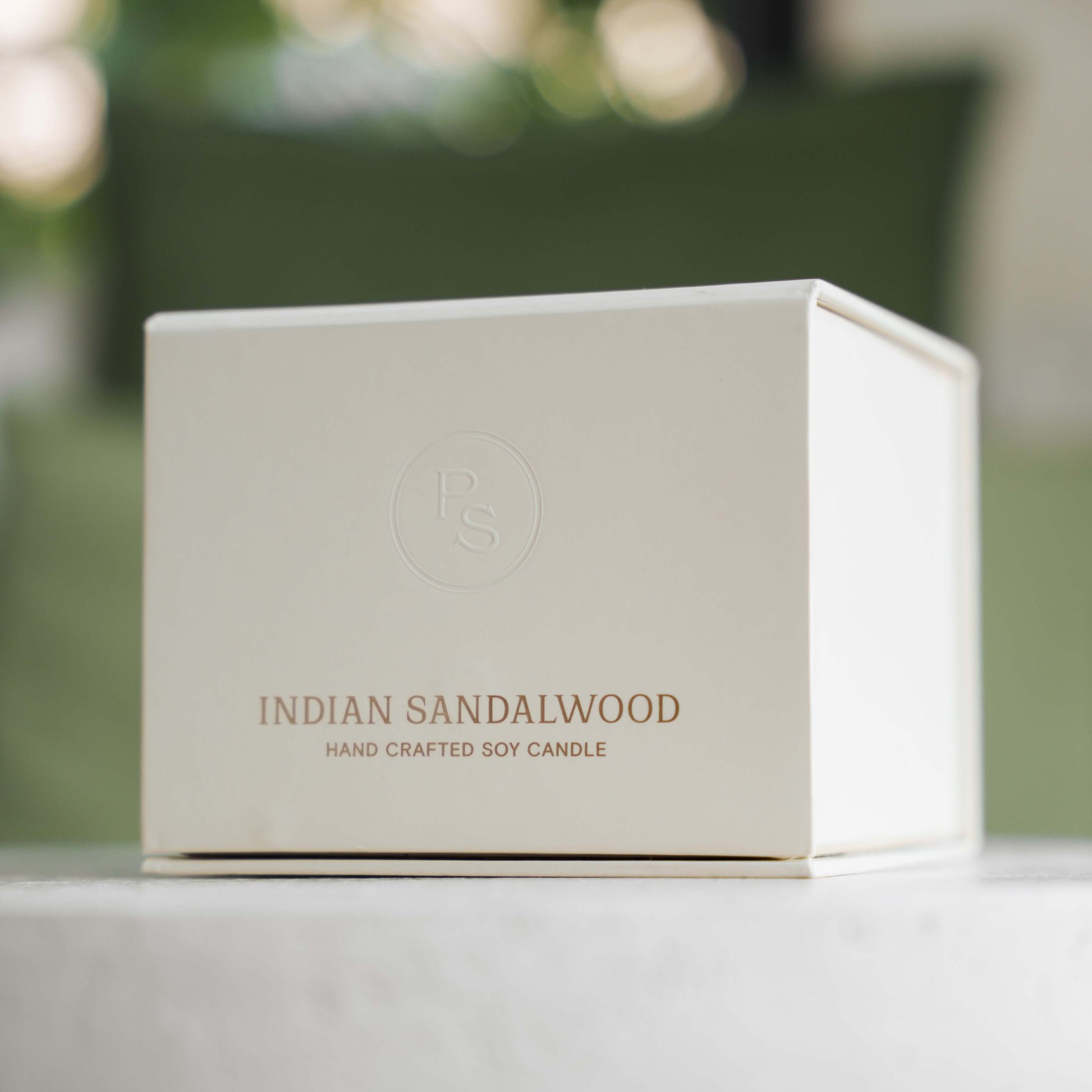 Indian SandalwoodImmerse yourself in the essence of leather and bay leaf, evoking the spirit of Indian Mysore. The floral notes of geranium, rose, and patchouli bring a touch of sophistication, while the rich dry-down of sandalwood, amyris, amber, cedarwo