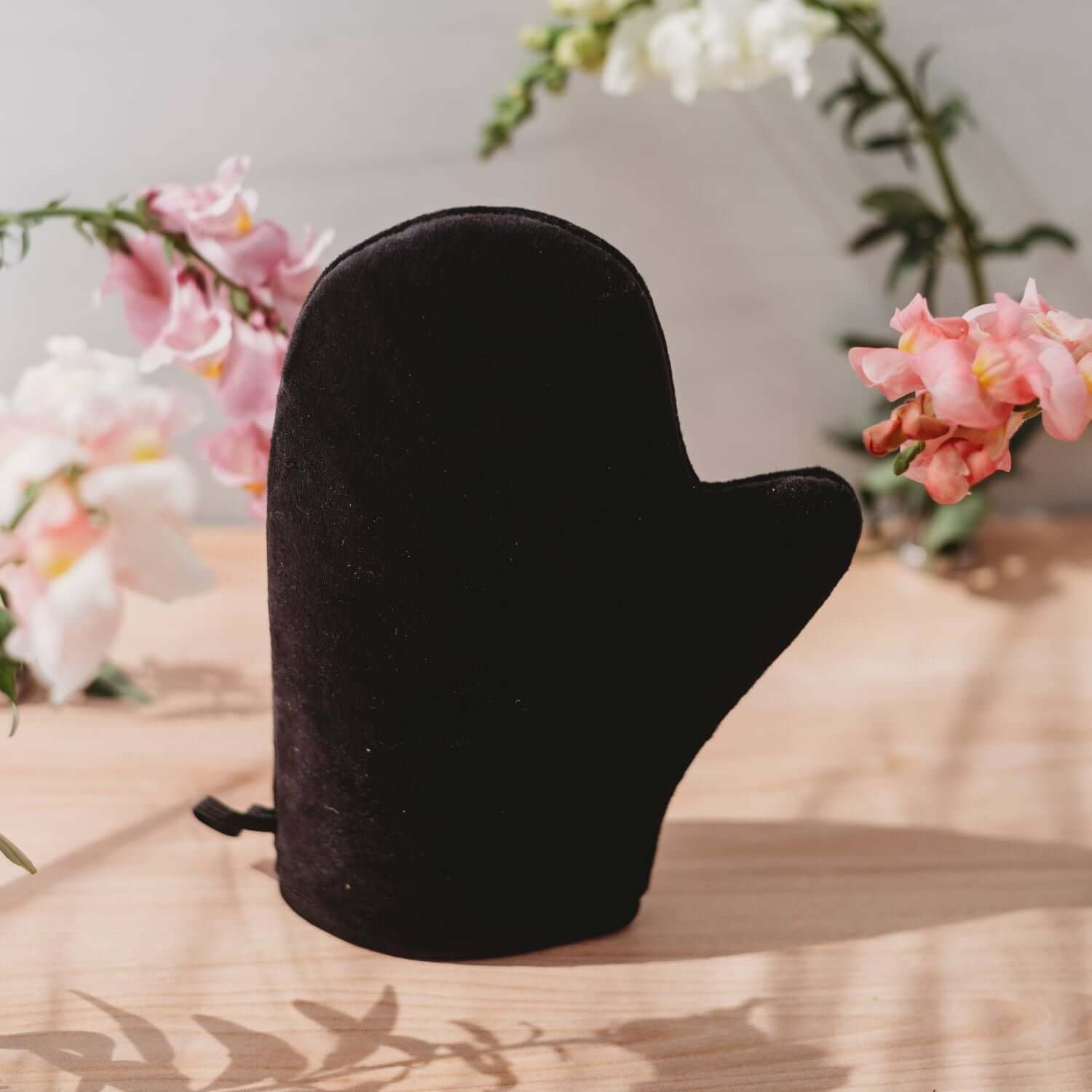 Self Tan Bundle This six-piece self-tanning gift set has everything you need for head to toe beautifully glowing skin! Three of the best self-tanning applicators and three of our luxury self-tanning products to give yourself or a loved one the perfect sun